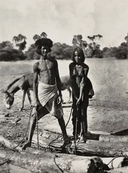 „Budování říše“ ve fašistickém věku: Beni-Amer indigenes u studny, 09.05.1936 (černobílá fotografie)