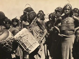 „Budování říše“ ve fašistickém věku: skupina Cumana, 09.05.1936 (černobílá fotografie)