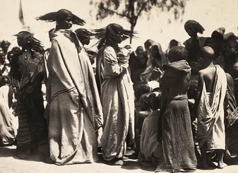 „Budování říše“ ve fašistickém věku: muslimské dívky, 9.5.1936 (černobílá fotografie)