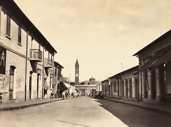 ‚Building an Empire‘ ve fašistickém věku: ulice v Asmara, 09.05.1936 (čb foto)