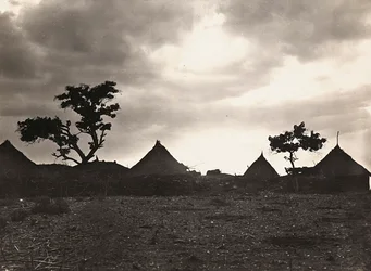 „Budování říše“ ve fašistickém věku: západ slunce v Mai Zaghenà, 9.5.1936 (černobílá fotografie)
