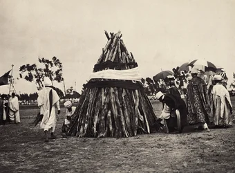 „Budování říše“ ve fašistickém věku: damerà, 09.05.1936 (černobílá fotografie)