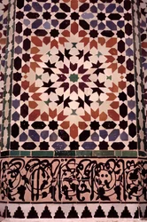 Spodní zeď hlavního nádvoří, postavená Saadians v roce 1565 (zellij tilework) (detail 186515)