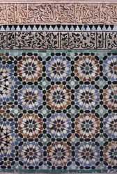 Stěna hlavního nádvoří, detail, postavená Saadiany v roce 1565 (zellij dlaždič a štuky)