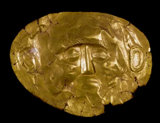 Mykénské umění: zlatá pohřební maska z Mykén. 16. století př. n. l. Národní archeologické muzeum, Athény, Řecko