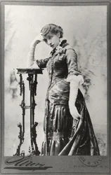 Portrét Sarah Bernhardt (1844-1923) pořízený ve Spojených státech (černobílá fotografie)