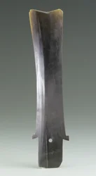 Sklízecí nůž (hu), kultura Qijia, cca 2500-2000 př.nl (nefrit)