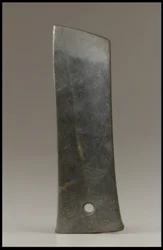Sklízecí nůž (hu), kultura Qijia, cca 2500-2000 př.nl (nefrit)