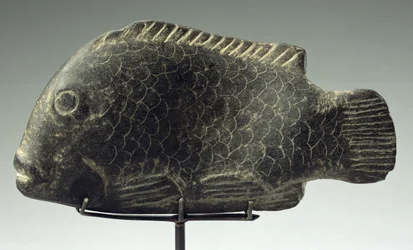 Ryba, 1540-1069 př.nl (tvrdý černý kámen)
