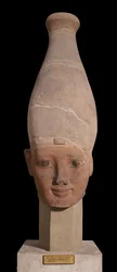 Hlava faraona s bílou korunou Horního Egypta, kolem roku 1400 př. n. l.
