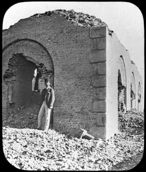 Ruiny hrobky Mahdis v Omdurman, Súdán, c1898
