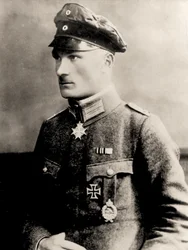 Portrét Manfreda von Richthofena, kolem roku 1915 (foto)