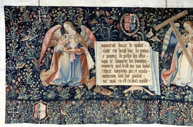 Vising of the Revelation (1373-1383), andělé nesoucí nástroje umučení. Tapiserie od Nicolase Bataille (1330-1405)