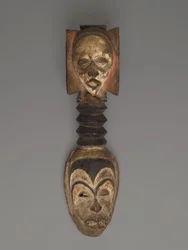 Maska Okorossia, Igbo (dřevo, pigment)