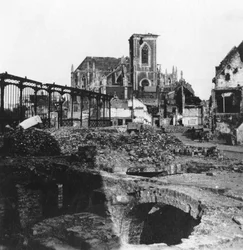 Poškozený exteriér kostela St Vaast, Armentières, Francie, první světová válka, c1914-c1918