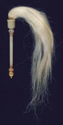 Mughalská vyřezávaná nefritová muška (nefrit, červené kamenné zlato a koňské žíně), cca 1775-79