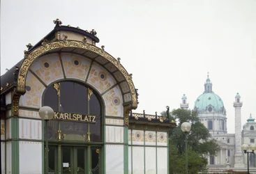 Secese: pohled na pavilon stanice metra Karlsplatz, dnes kavárnu, vytvořený architektem Ottou Wagnerem (1841-1918) (Vídeňská secese), 1894-1899, Vídeň, Rakousko