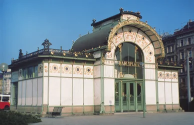Stanice městské dráhy Karlsplatz, navržená Ottou Wagnerem (1841-1918)