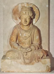 Buddha sedící v meditaci, z Ganhara, řecko-buddhistický styl, 1.-4.