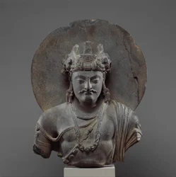 Busta bódhisattvy Šákjamuniho, 3.–4. století (břidlice)