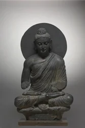 Sedící Buddha z Gandháry, kušánské období, první polovina 3. století