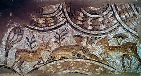 Paleochristian art: fragment kostelní mozaiky: jelen a jelen pitná voda. 6. století našeho letopočtu. Z Kartága, Bir Ftouhi, Tunisko. Paříž, muzeum Louvre