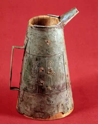 Křesťanský starověk: liturgická váza zdobená výjevy ze života Krista. 3. století našeho letopočtu. Saint Germain, Muzeum starožitností