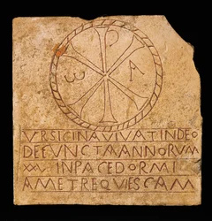 Křesťanský nápis s monogramem Krista, nalezený v Římě, raně křesťanské období, 4. století