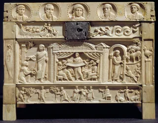 Paleochretian Art: Relikviář (lipsantheque) decoree výjevů ze Starého a Nového zákona v nižších reliéfech. 4. století Z kláštera Santa Giulia, Itálie. Brescia, křesťanské muzeum