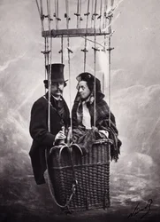 Paul Nadar a jeho manželka v koši balónu (horkovzdušný balón) (č/b foto)