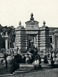 Kašna v palácové zahradě, 1895