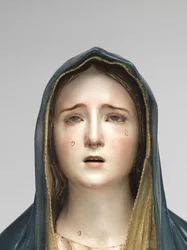 Bolestná Panna Maria Mater Dolorosa (polychromované dřevo, sklo a zvířecí srst)