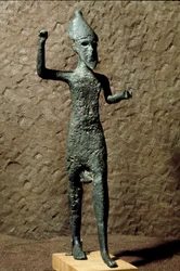 Fénicie: bronzová figurka boha. Nalezena v moři poblíž Selinuntu (Selinonte) na Sicílii. 14.-13. století př. n. l. Palermo, Museo Archeologico Nazionale