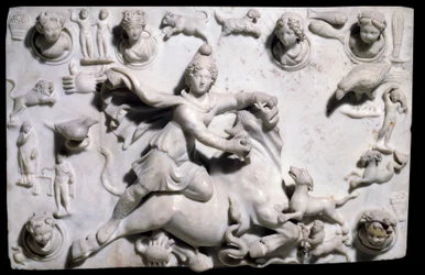Orientální starožitnosti: Mithra zabíjející býka (pochází z Mithraea ze Sidonu). Nízký reliéfní mramor ze Saydy, 2.-3. století (řecko-římské období, Fénické království). Paříž, muzeum Louvre