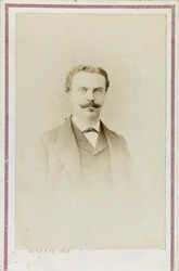 Portrét Guy de Maupassant, c. 1880.