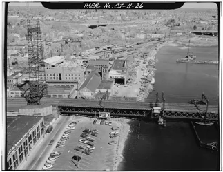 Norwalk River Bridge, Norwalk, Connecticut (černobílá fotografie)