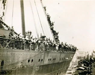 Mauretánie v Sydney, květen 1940 (černobílá fotografie)