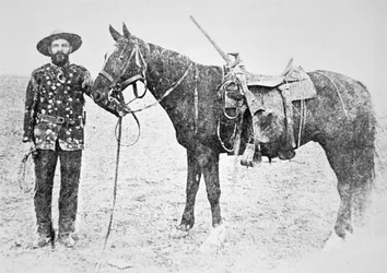 Průzkumník Severozápadní jízdní policie Metis (černobílá fotografie)