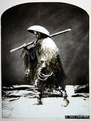 Japonský vrátný v zimním oblečení, kolem roku 1900 (barevné foto)