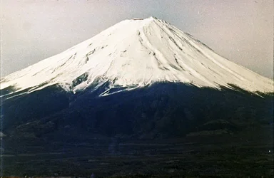 Hora Fuji, při pohledu z jezera Kawaguchi (foto)