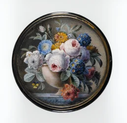 Krabice z želvoviny s miniaturou květin v kamenné váze na mramorové desce, 1827 (wc a tělová barva na kartě, zasazeno pod sklo v paspartě z pozlaceného kovu)