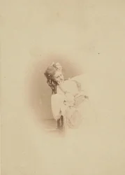[Vignetované sezení v šatech Ritrosetta], 1861-67.
