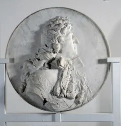 Nízký reliéf představující Ludvíka XIV. (1638-1715) v medailonu (mramor)