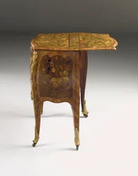 Louis XV commode, c.1765-70 (tulipánové dřevo, platan, amarant a intarzie montované na ormolu) (viz také 463003, 463004 a 465391)