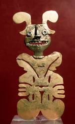 Předkolumbovské umění, civilizace Quimbaya (Kolumbie): antropomorfní soška ve zlatě. 400-1400 našeho letopočtu. Bogota, Museo de Oro, Kolumbie