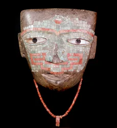 Předkolumbovské umění: pohřební maska pocházející z civilizace Teotihuacan III (300-650 nl) Mexiko. Mexico City. Národní muzeum antropologie