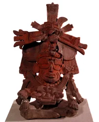 Předkolumbovská civilizace: pohřební urna představující boha ohně. 200-300 n. l. Ciudad de México, Národní antropologické muzeum, Mexiko