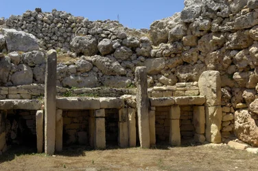 Pravěk: pohled na megalitický chrám Ggantija, pocházející z neolitu (3500-2600 př.nl), ostrov Gozo, Malta (foto)