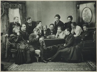 Anton Čechov čte Raceka se společností Moskevského uměleckého divadla, 1899