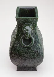 Imperial Vase of Bronze Fang Hu Form, Qianlong Period (1736-96) (nefrit)